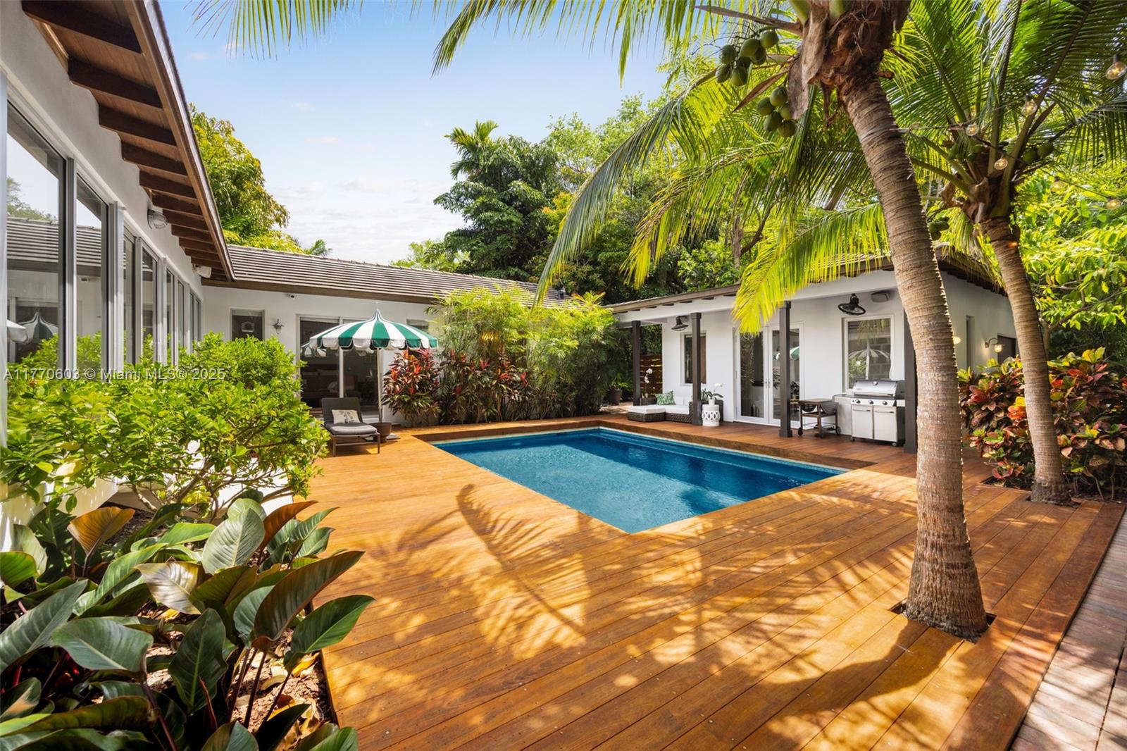 COCONUT GROVE MANOR - Residential