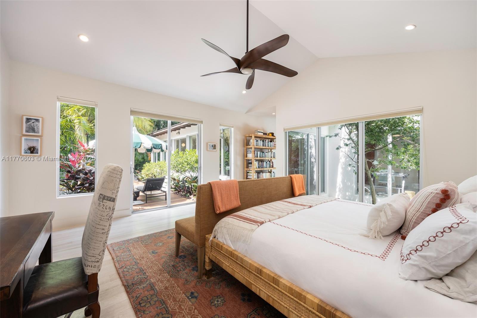 COCONUT GROVE MANOR - Residential