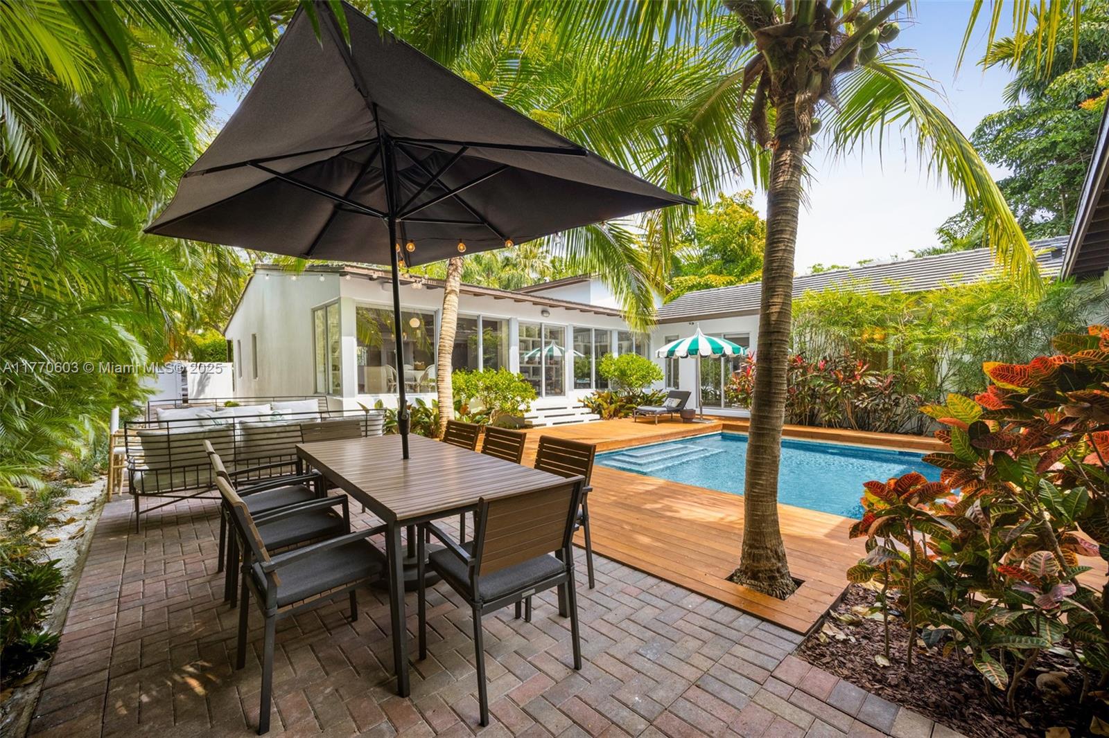 COCONUT GROVE MANOR - Residential