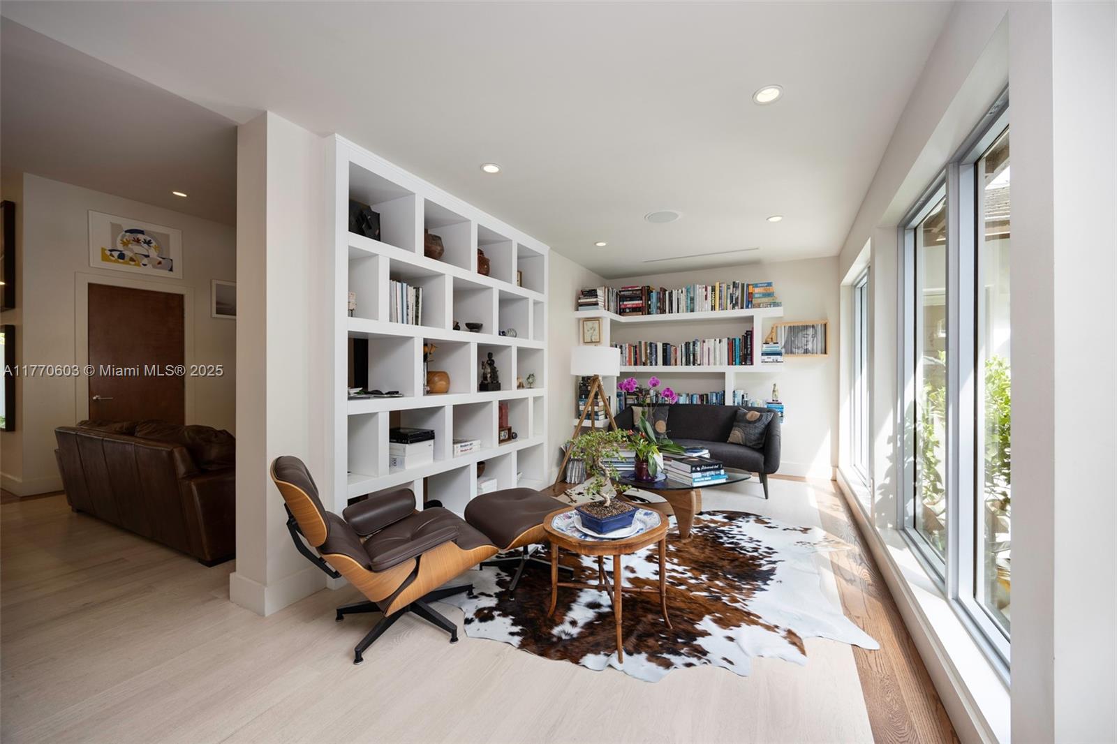 COCONUT GROVE MANOR - Residential