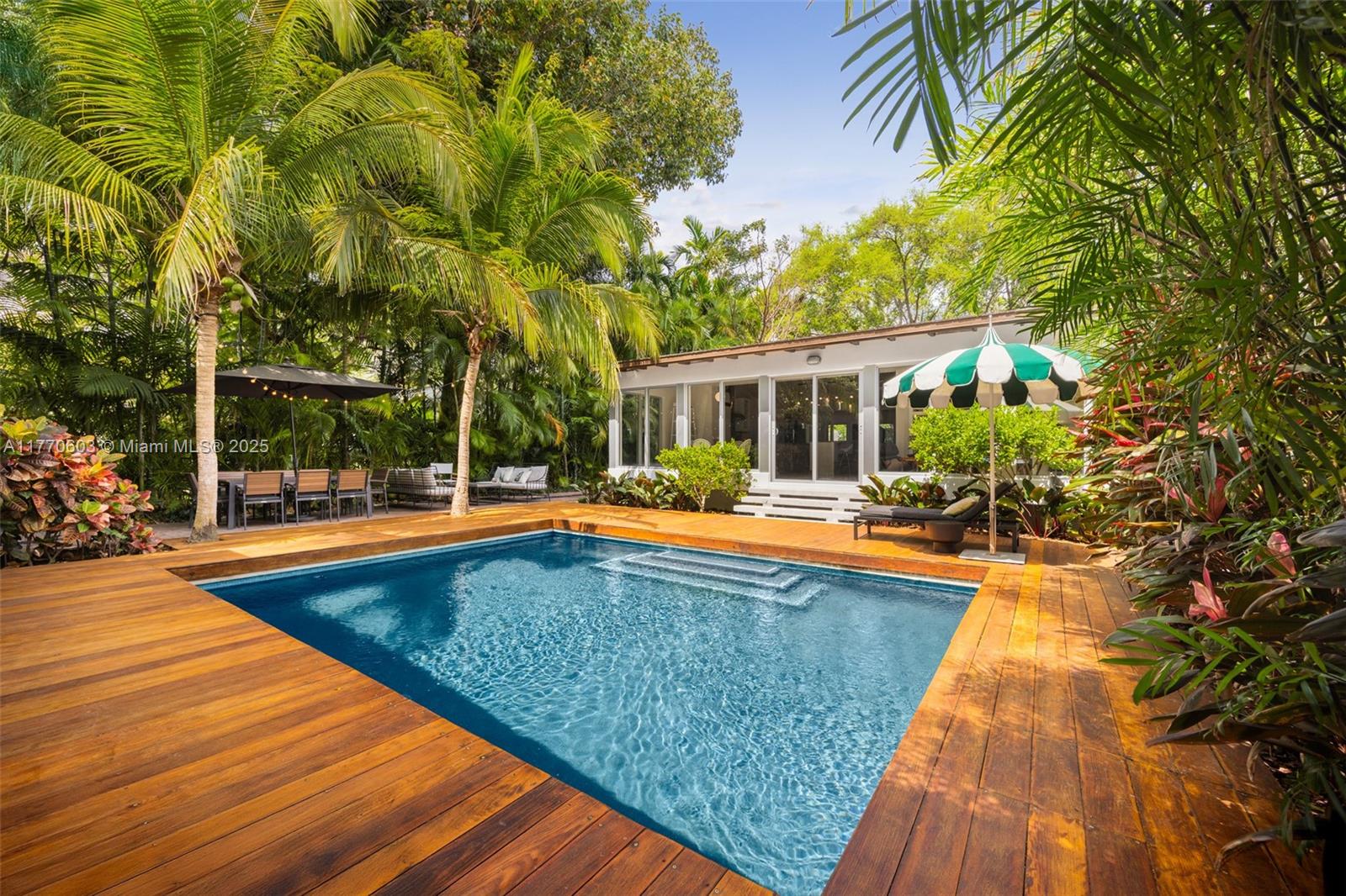 COCONUT GROVE MANOR - Residential