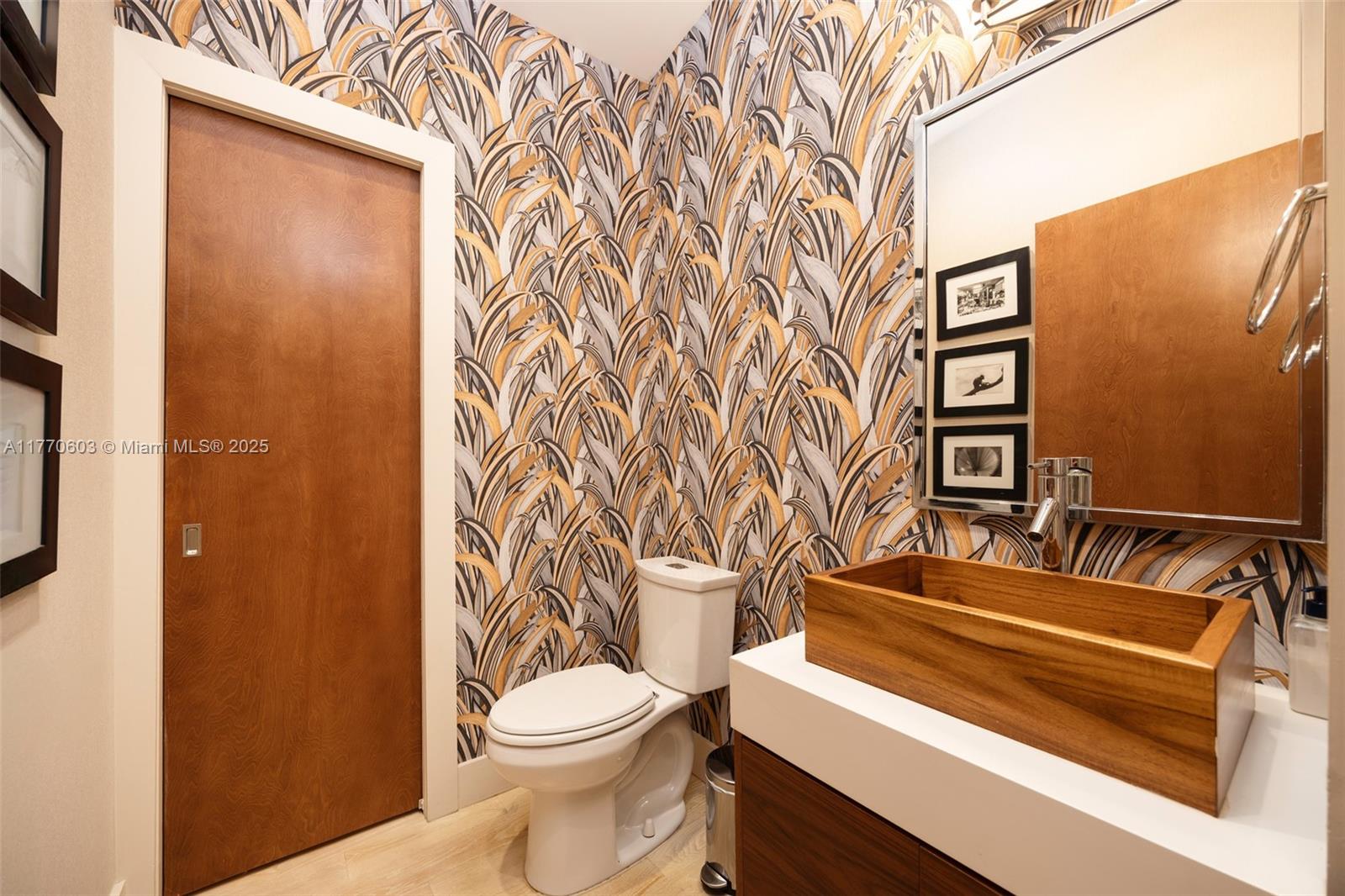 COCONUT GROVE MANOR - Residential