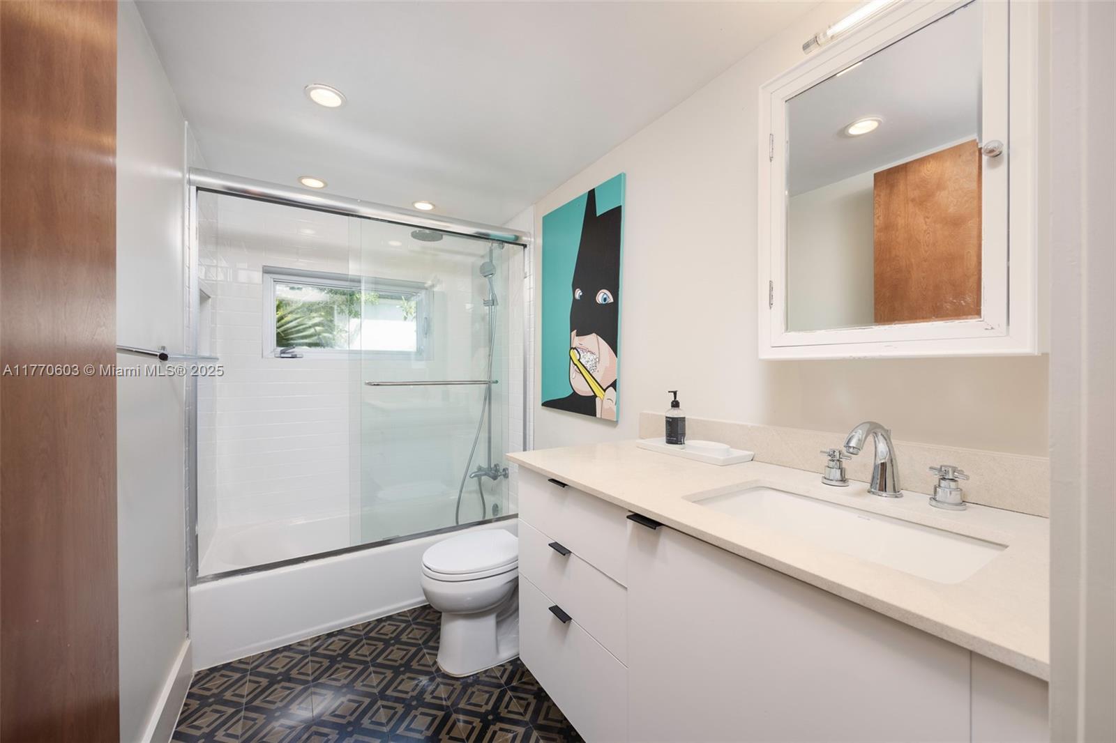 COCONUT GROVE MANOR - Residential