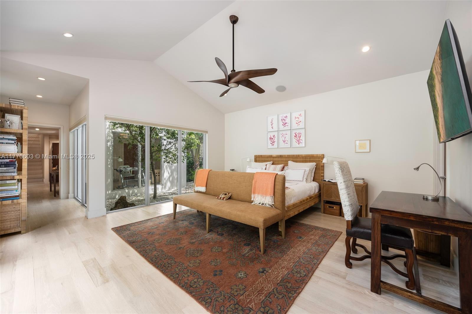 COCONUT GROVE MANOR - Residential