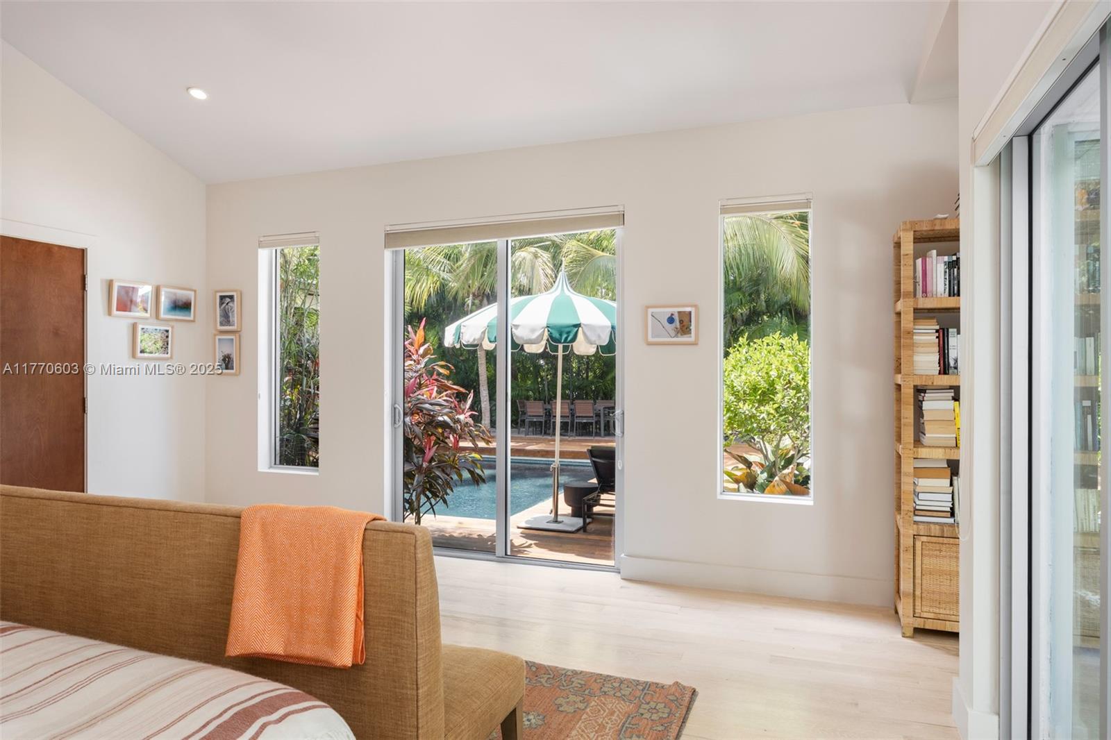 COCONUT GROVE MANOR - Residential