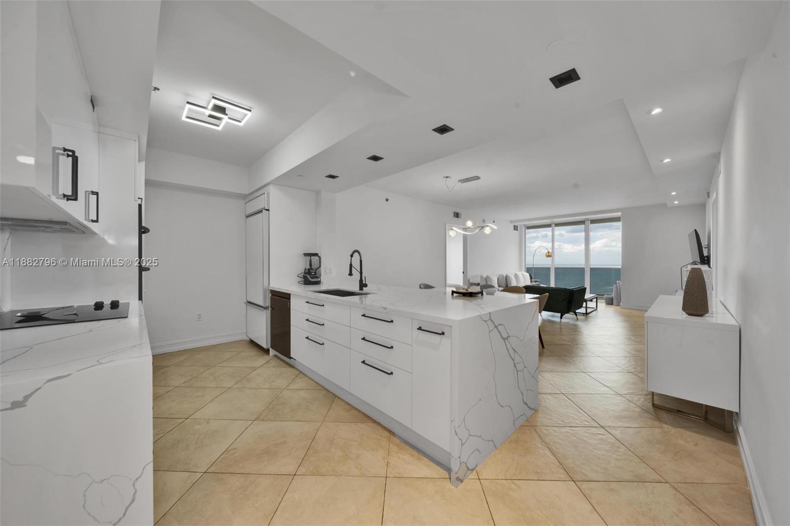 BEACH CLUB II - Residential