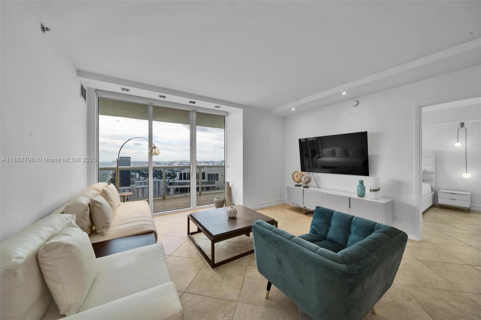BEACH CLUB II - Residential