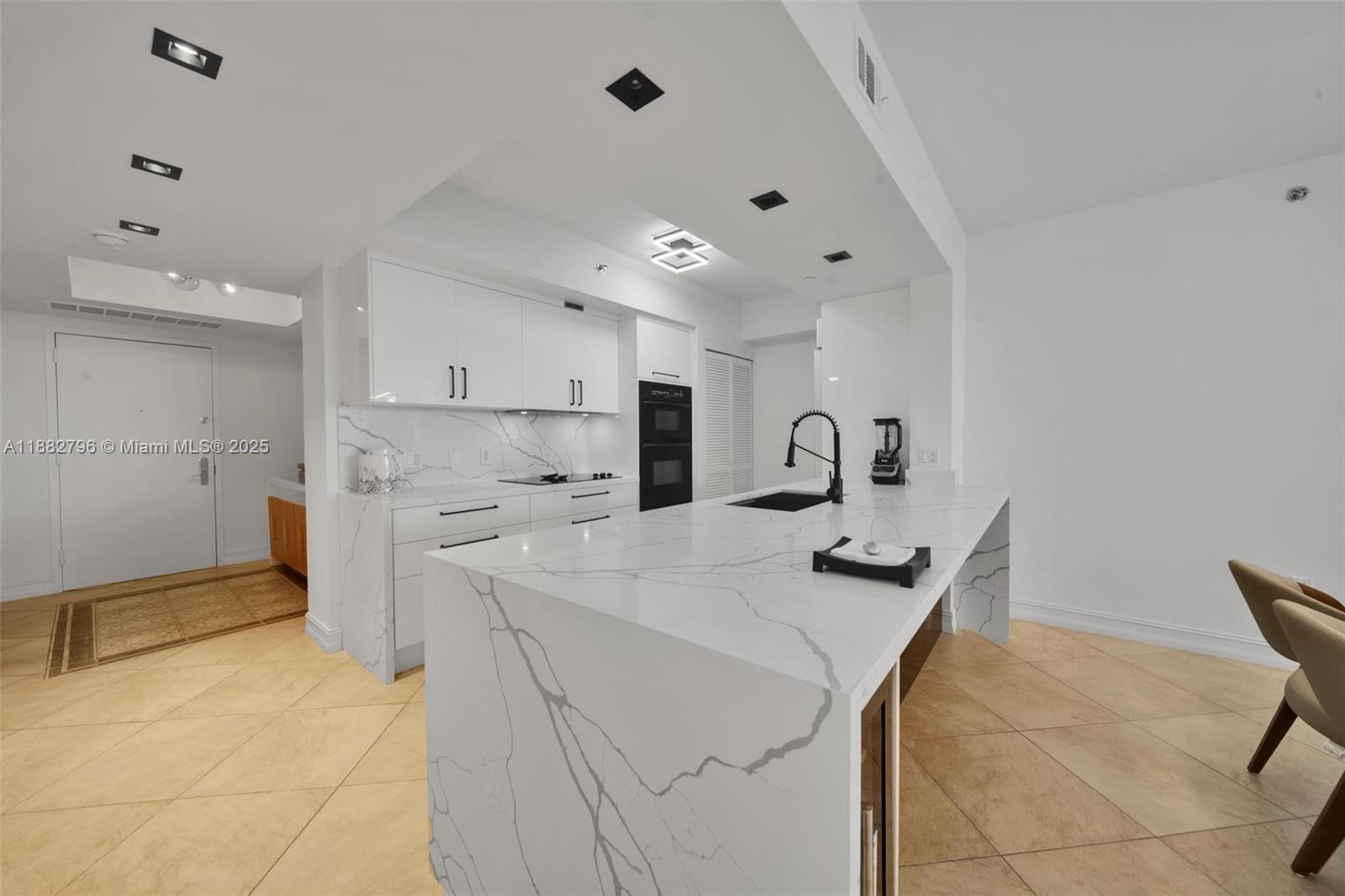 BEACH CLUB II - Residential