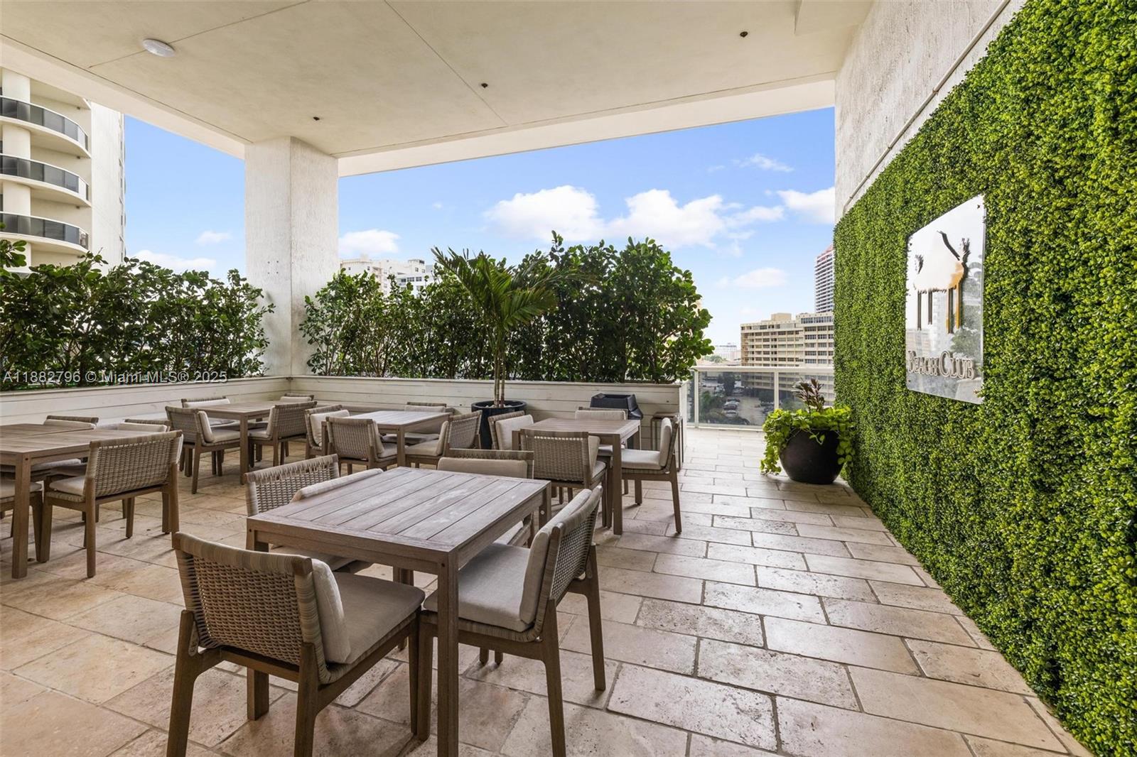 BEACH CLUB II - Residential