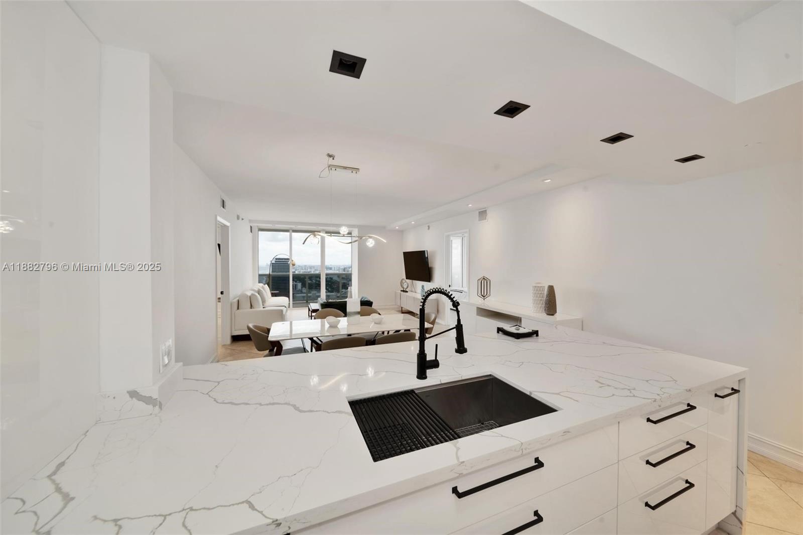 BEACH CLUB II - Residential