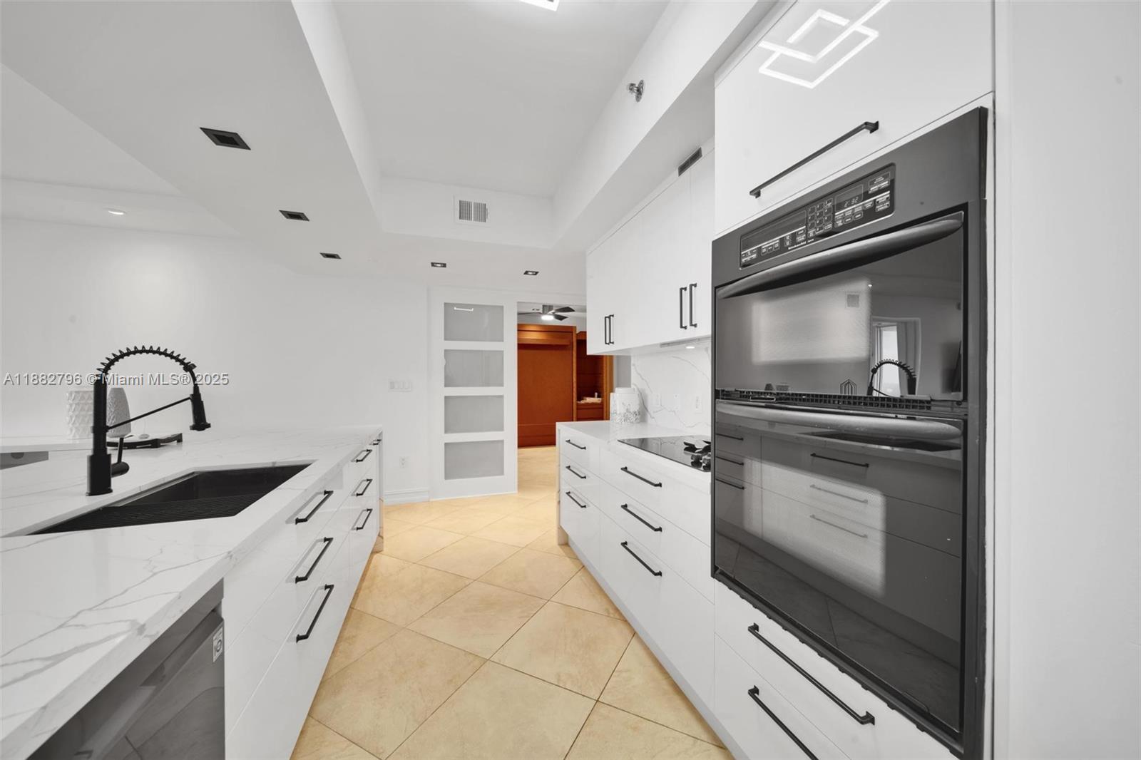 BEACH CLUB II - Residential