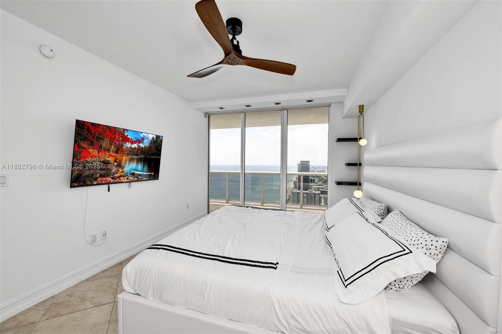 BEACH CLUB II - Residential