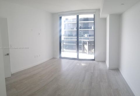 45 SW 9th St 3607 Miami FL 33130
