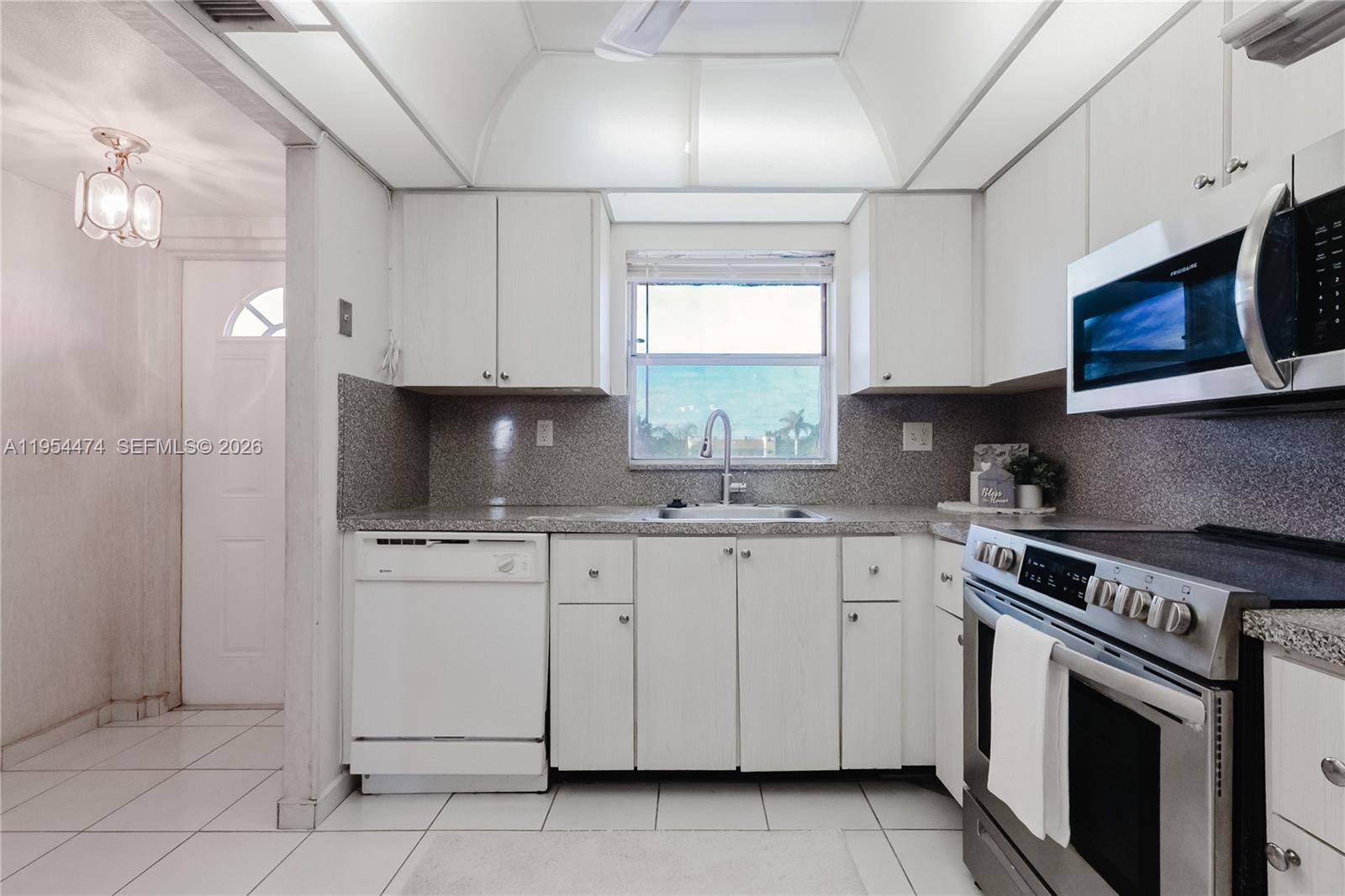 SUNRISE LAKES 128 CONDO - Residential