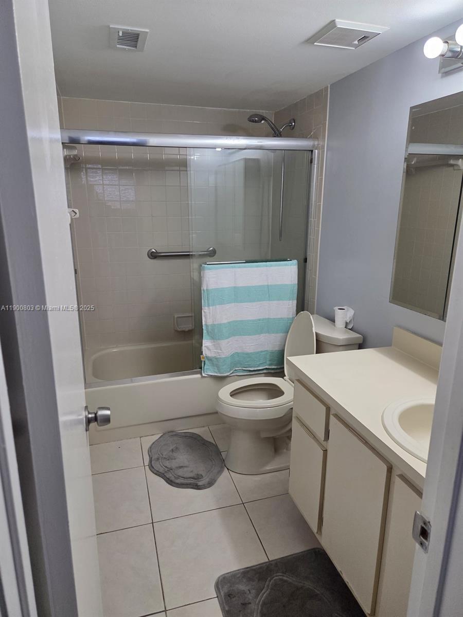 LAKE EMERALD CONDOMINIUMS - Residential