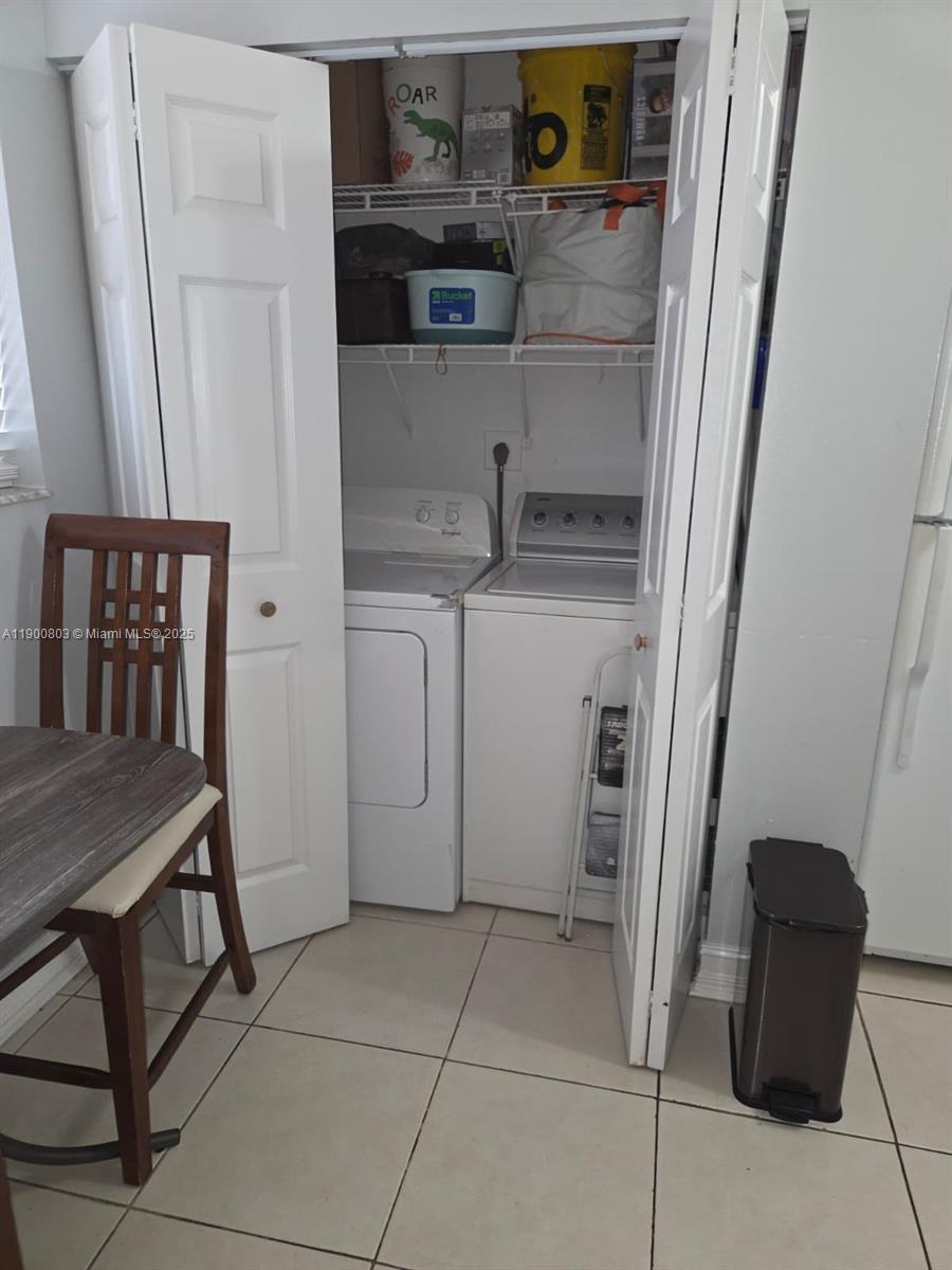 LAKE EMERALD CONDOMINIUMS - Residential