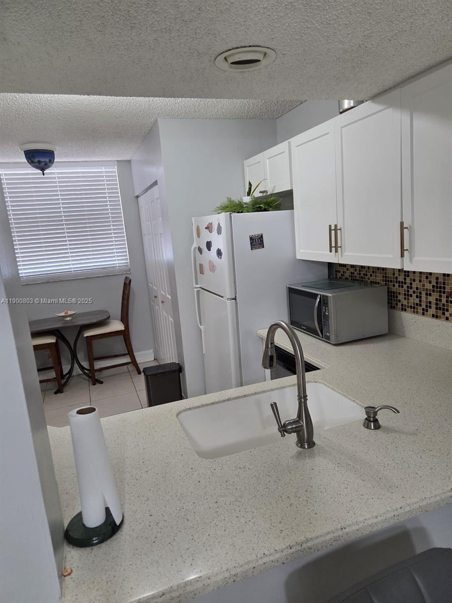 LAKE EMERALD CONDOMINIUMS - Residential