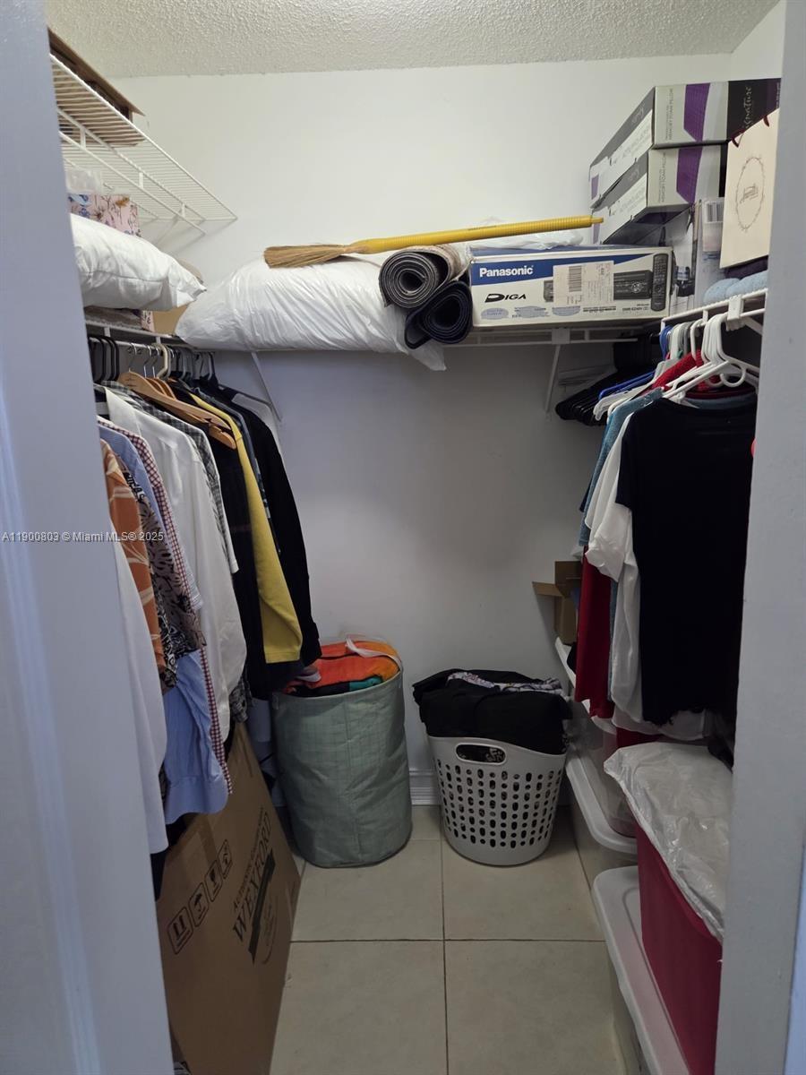 LAKE EMERALD CONDOMINIUMS - Residential