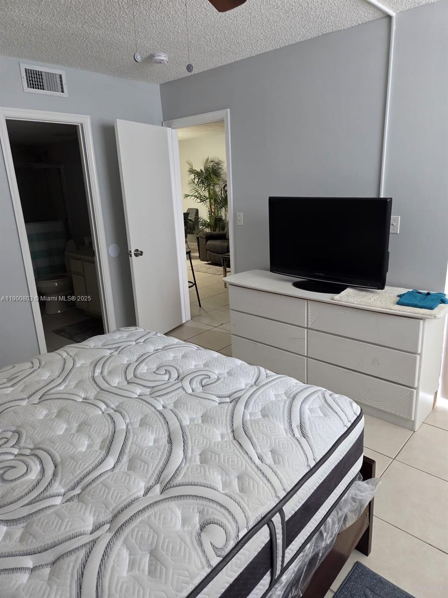 LAKE EMERALD CONDOMINIUMS - Residential