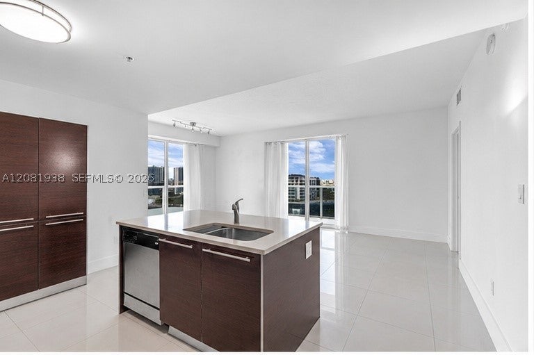 1900 N Bayshore Dr 2111