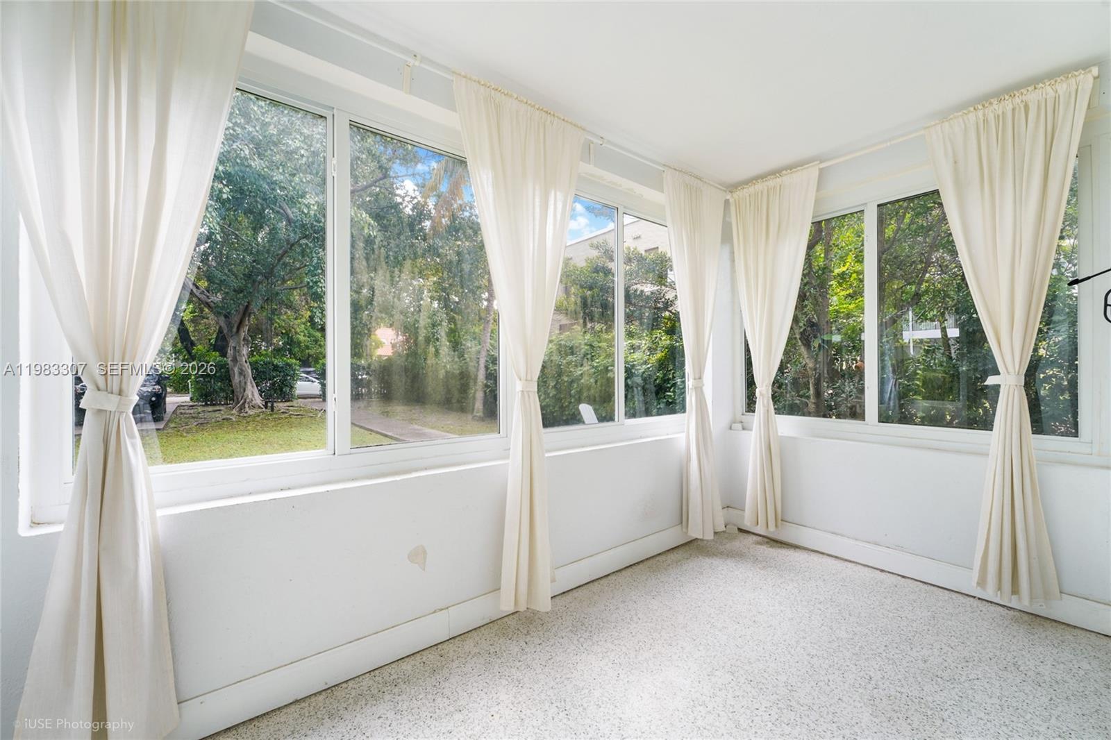 SHADOWLAWN - Residential Lease