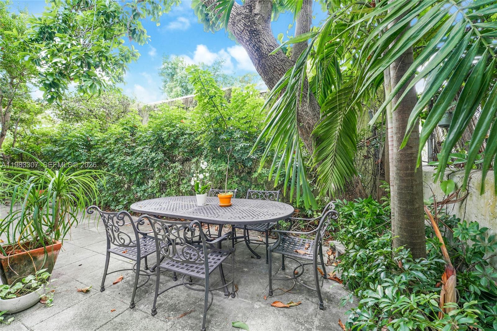 SHADOWLAWN - Residential Lease