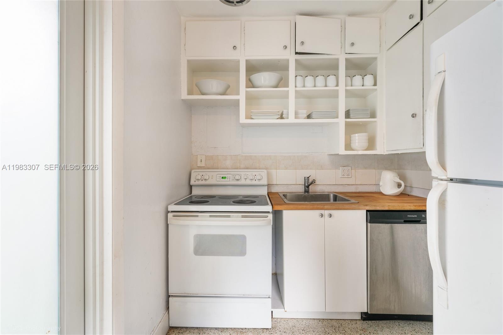 SHADOWLAWN - Residential Lease