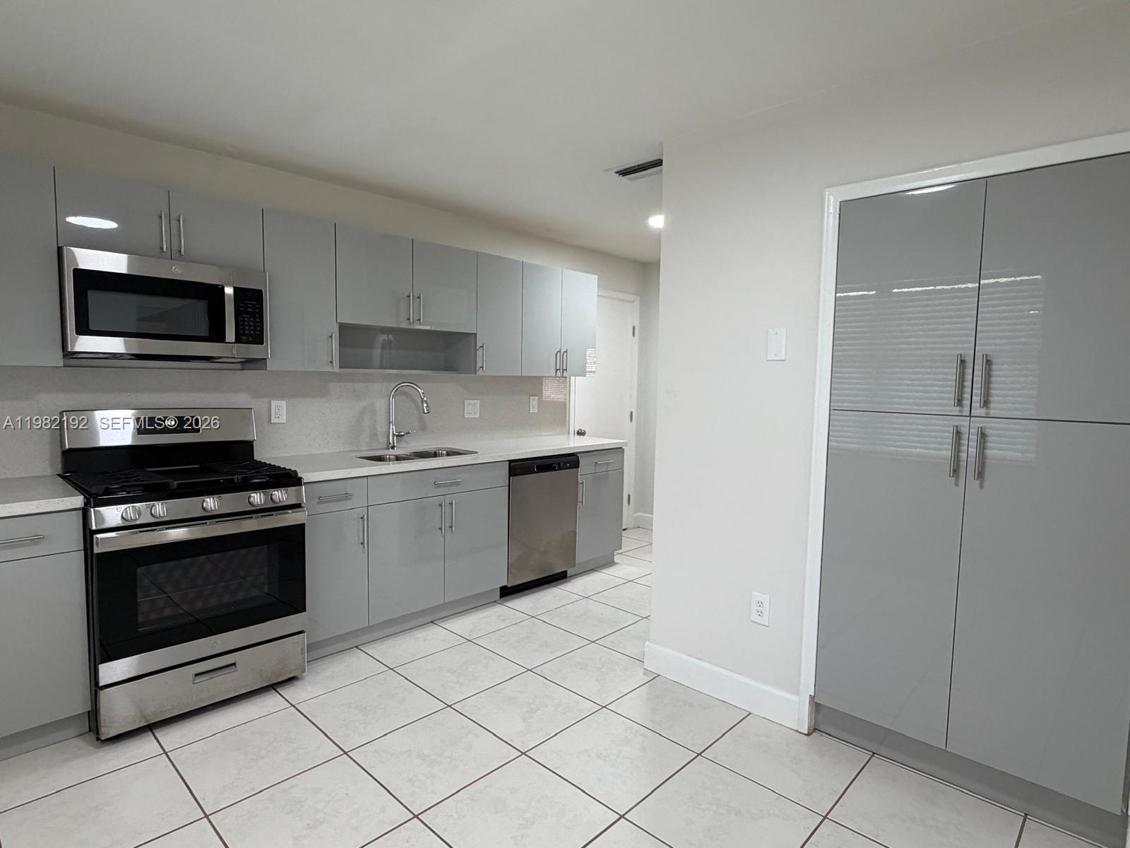 SUNRISE GOLF VILLAGE - Residential Lease