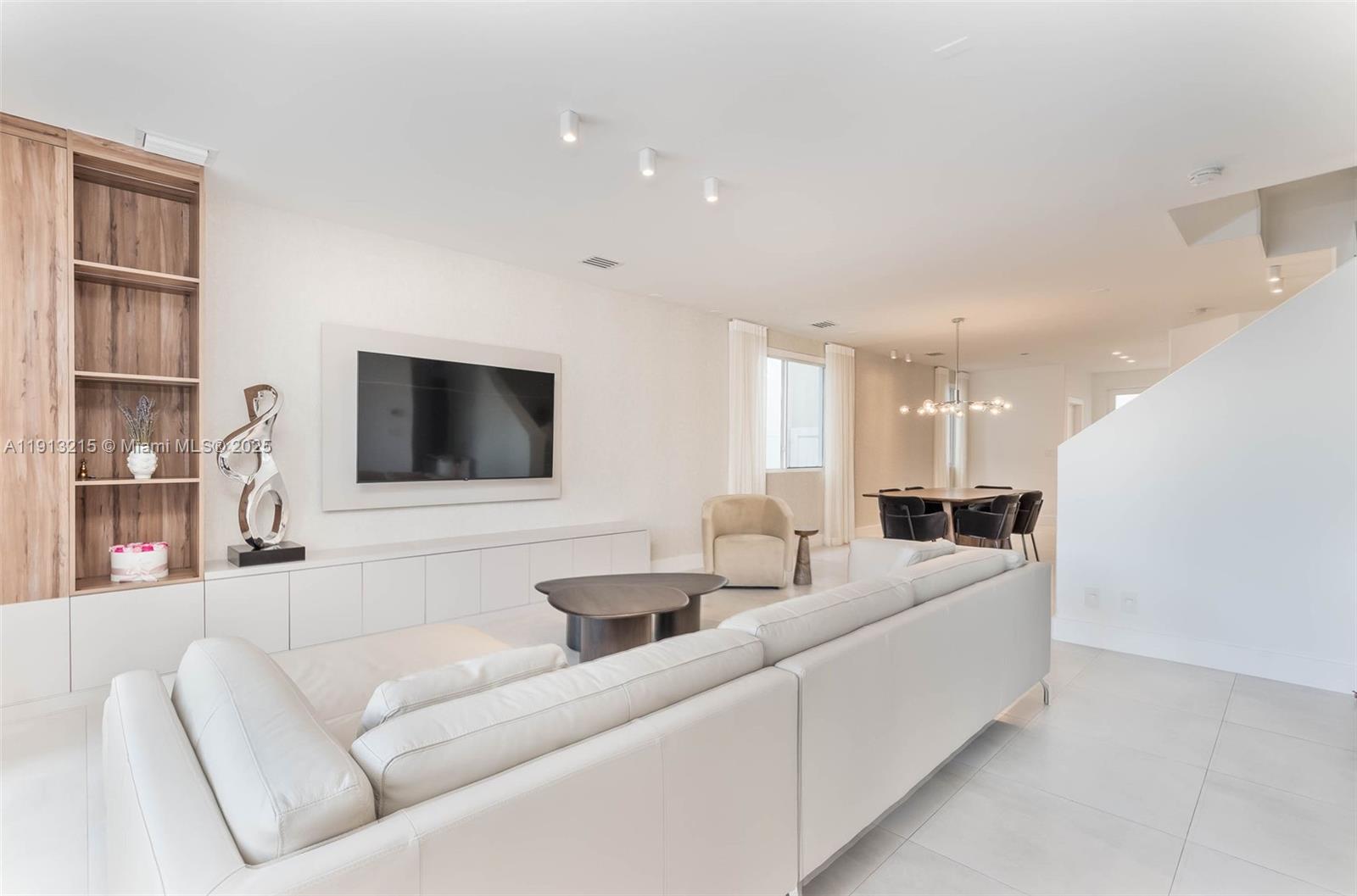 DORAL PALMS SOUTH - Residential