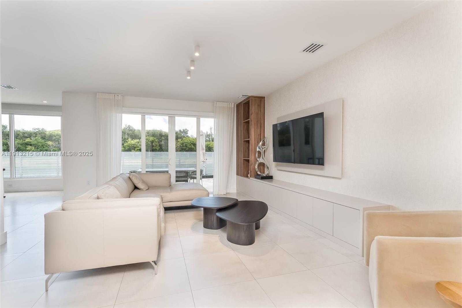 DORAL PALMS SOUTH - Residential