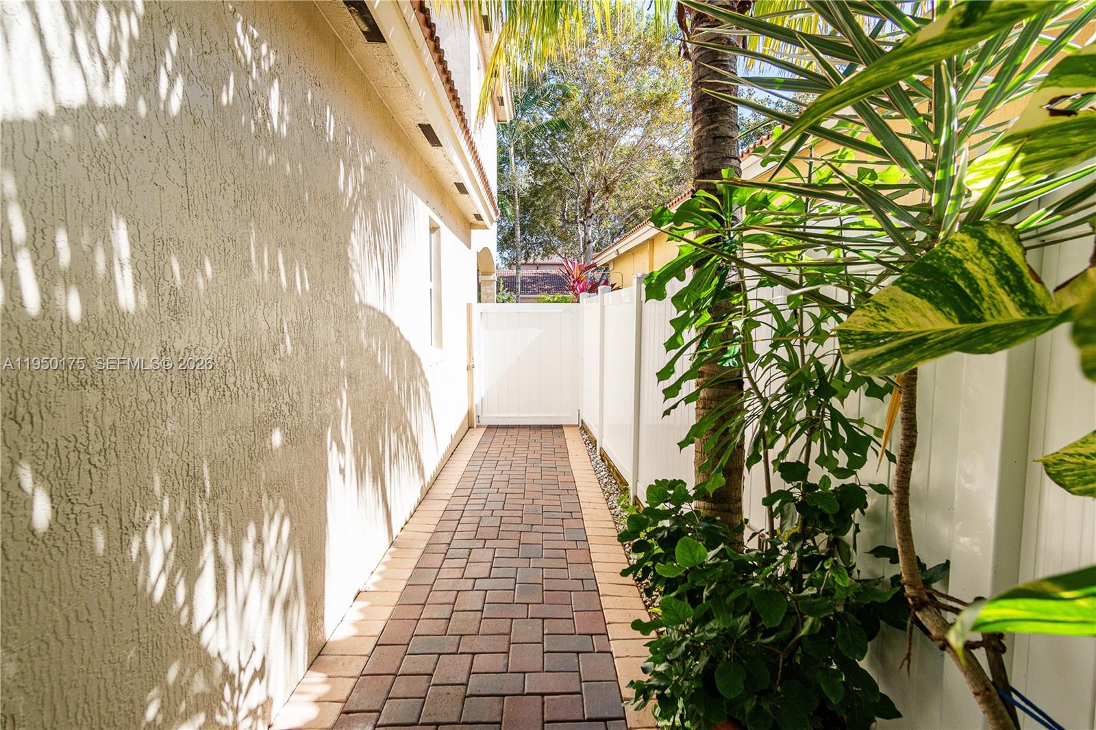 PORTOFINO PALMS - Residential