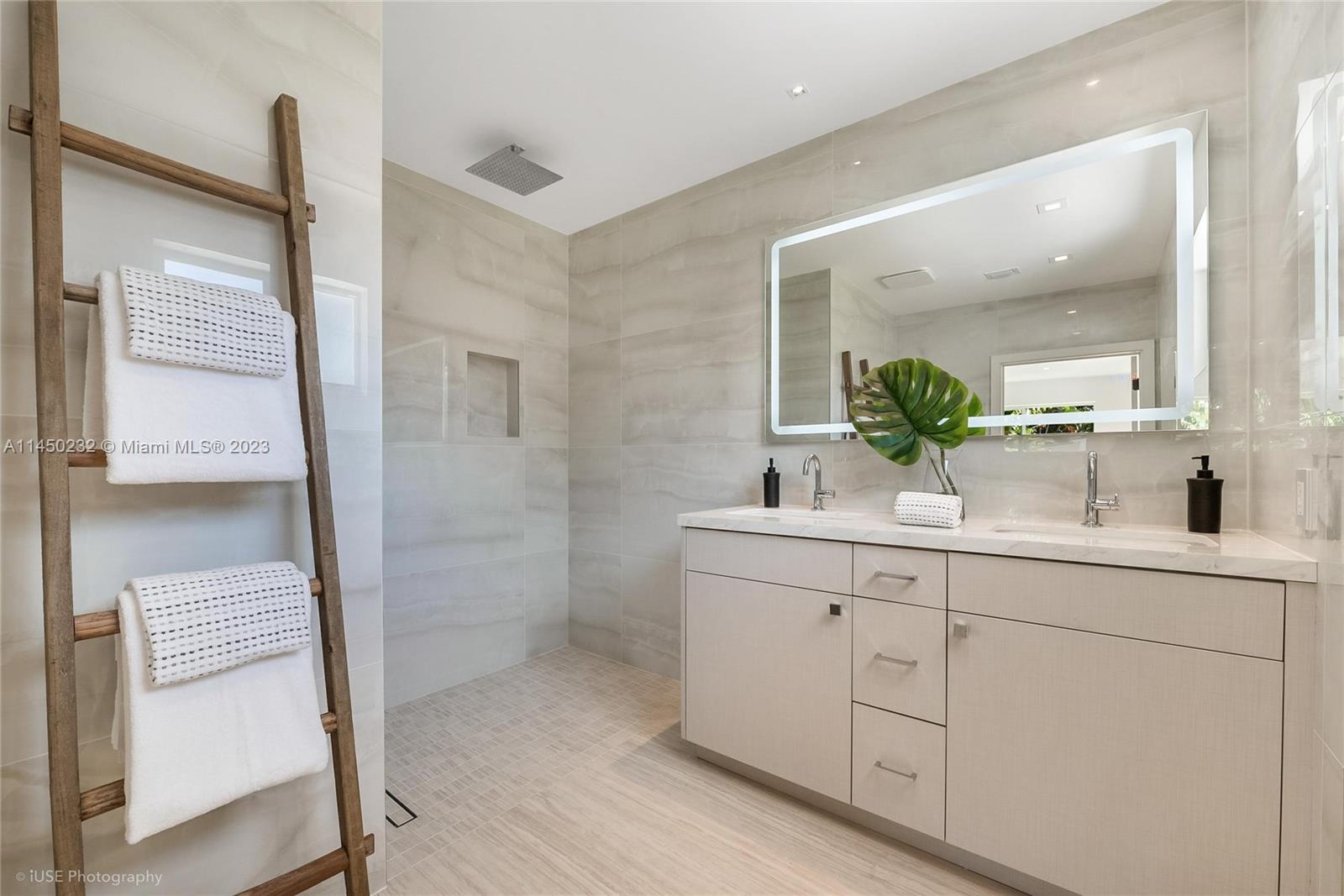 CORAL GABLES RIVIERA SEC - Residential