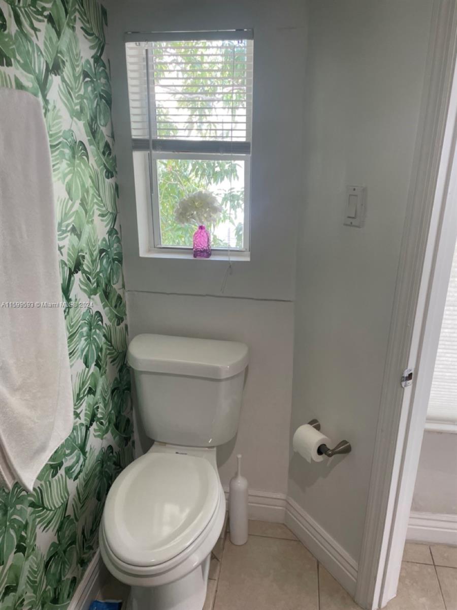 HOLLYWOOD - Residential Lease