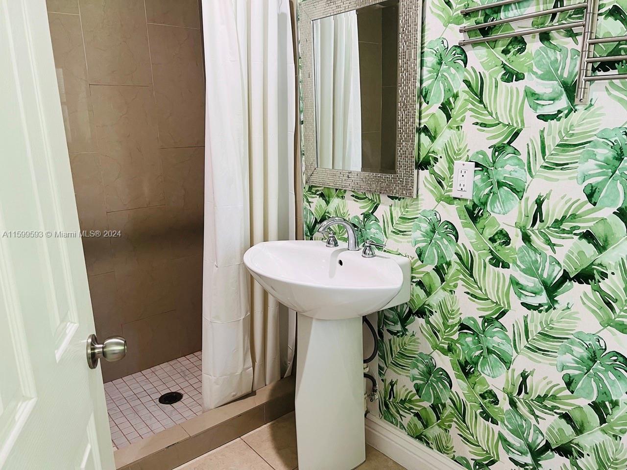 HOLLYWOOD - Residential Lease