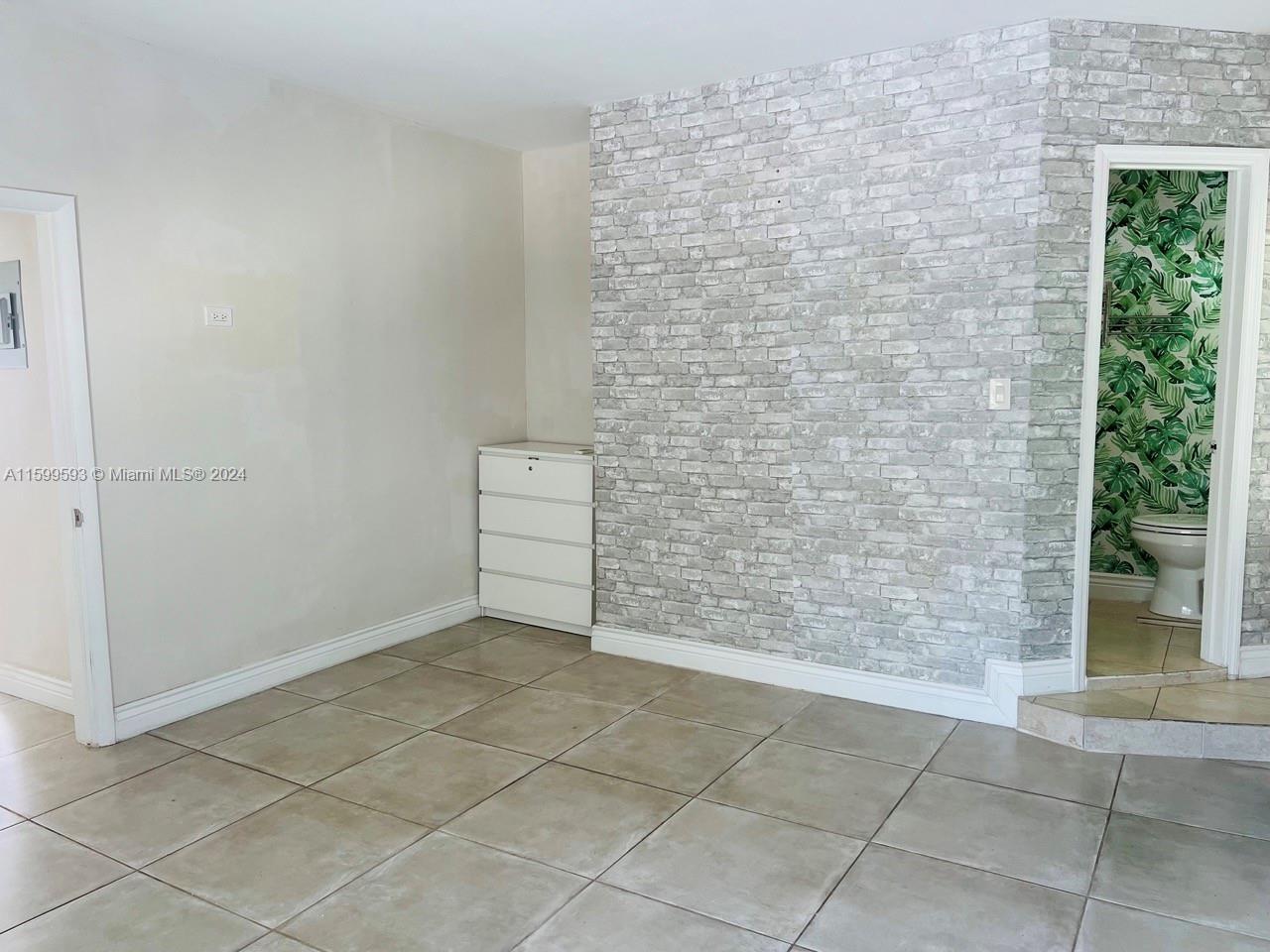 HOLLYWOOD - Residential Lease