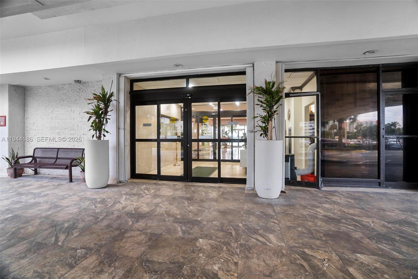 ARLEN HOUSE CONDO - Residential