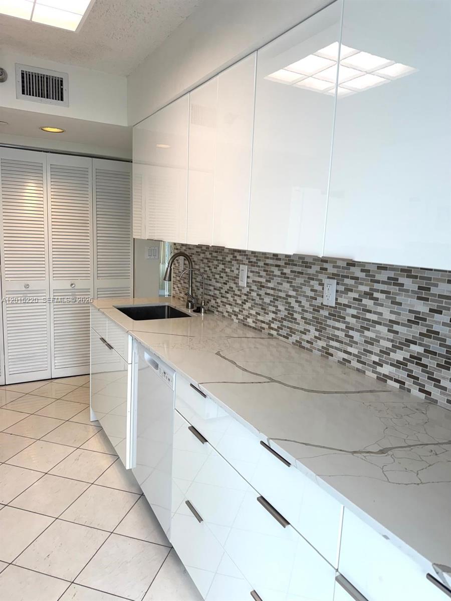 MYSTIC POINTE CONDO NO TH - Residential Lease
