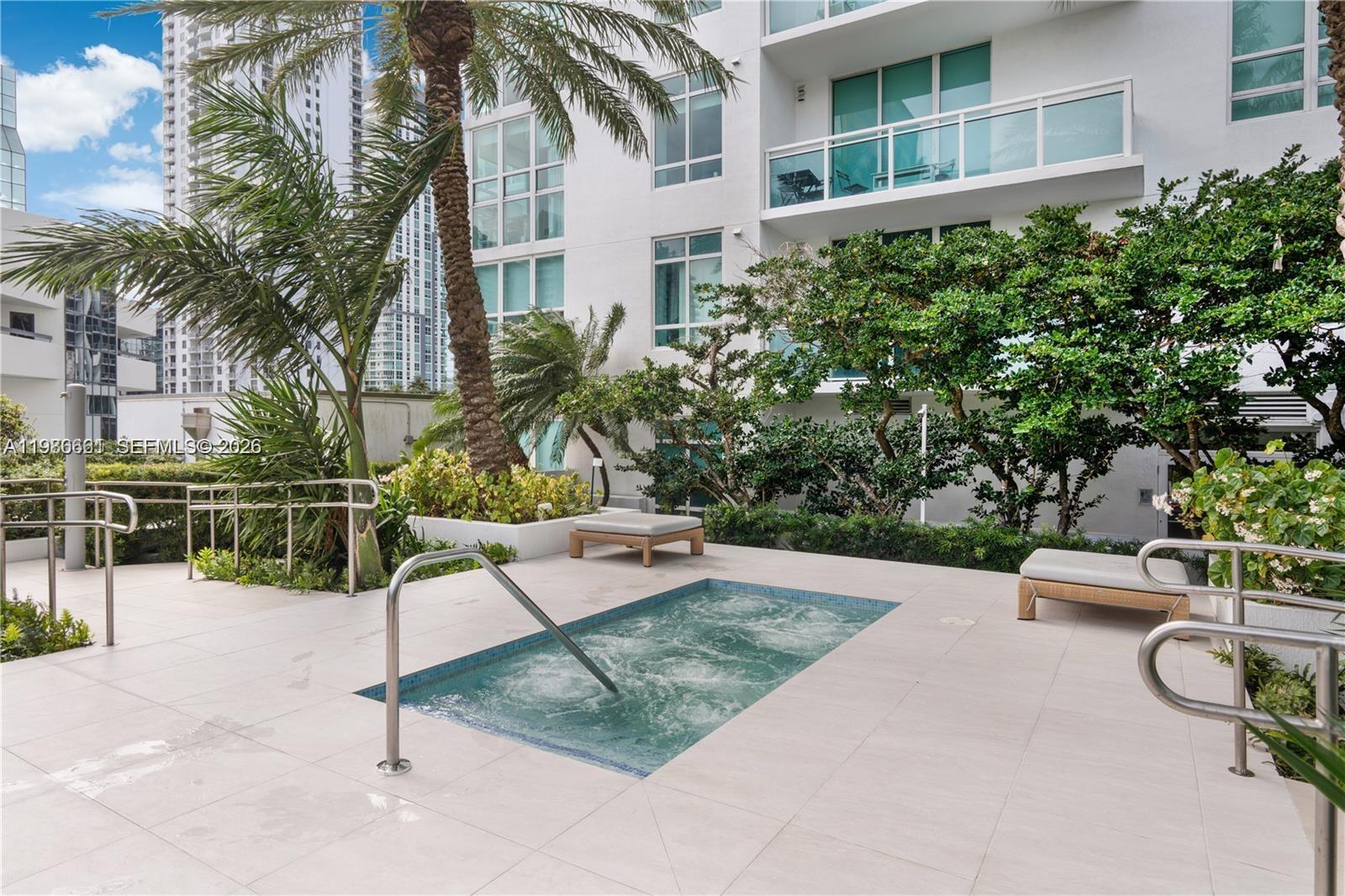 THE PLAZA 901 BRICKELL CO - Residential