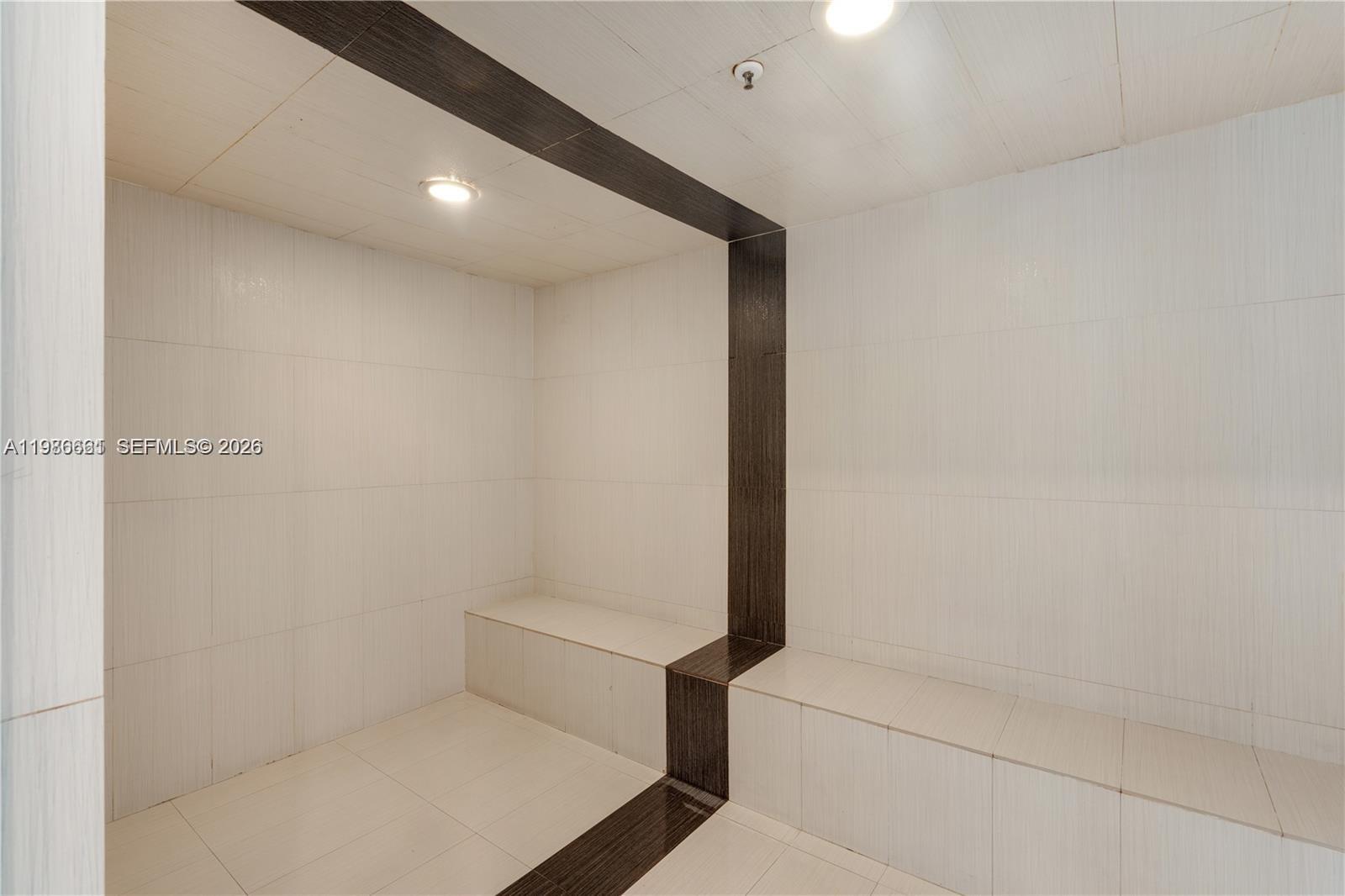 THE PLAZA 901 BRICKELL CO - Residential