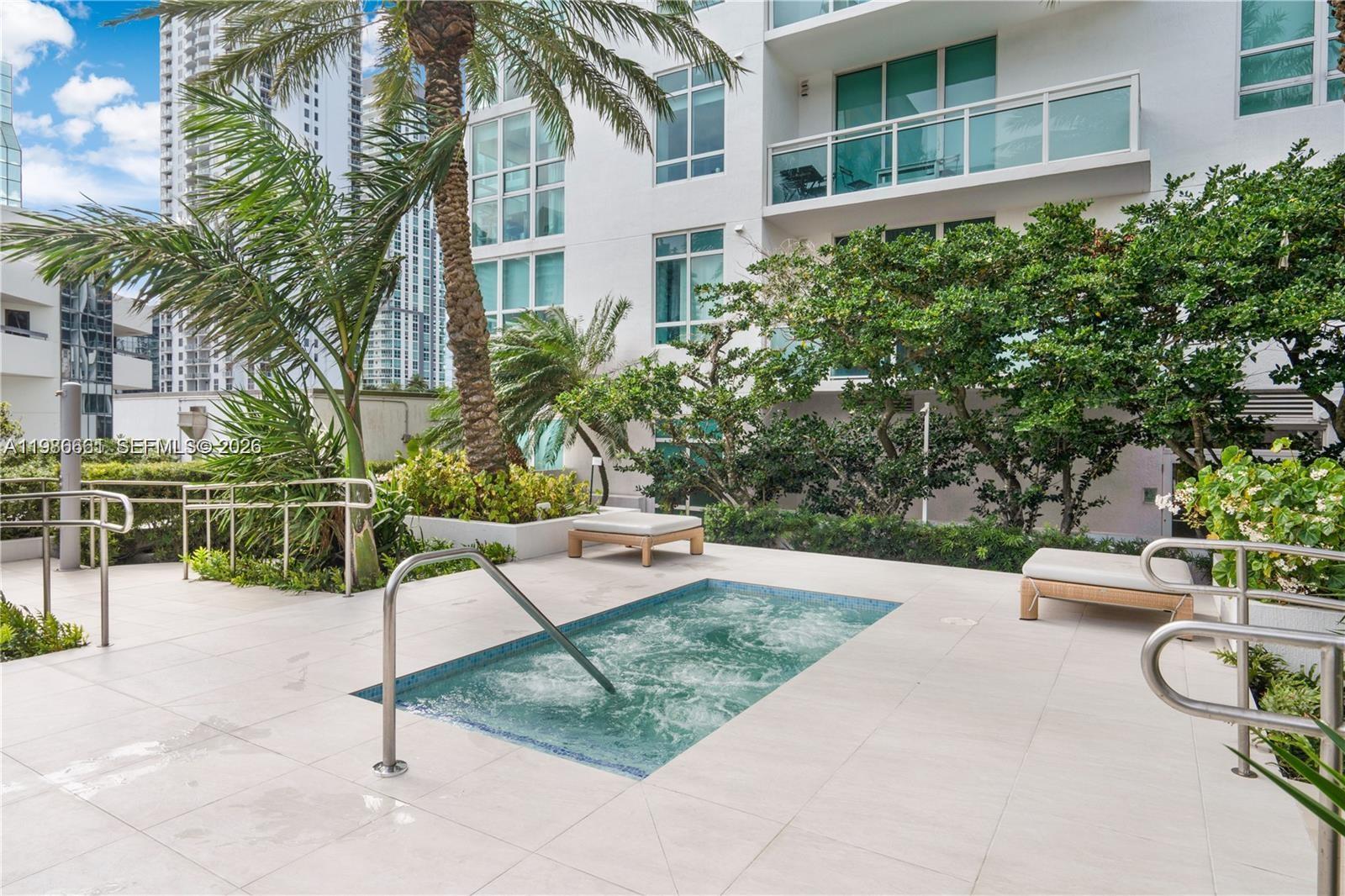 THE PLAZA 901 BRICKELL CO - Residential