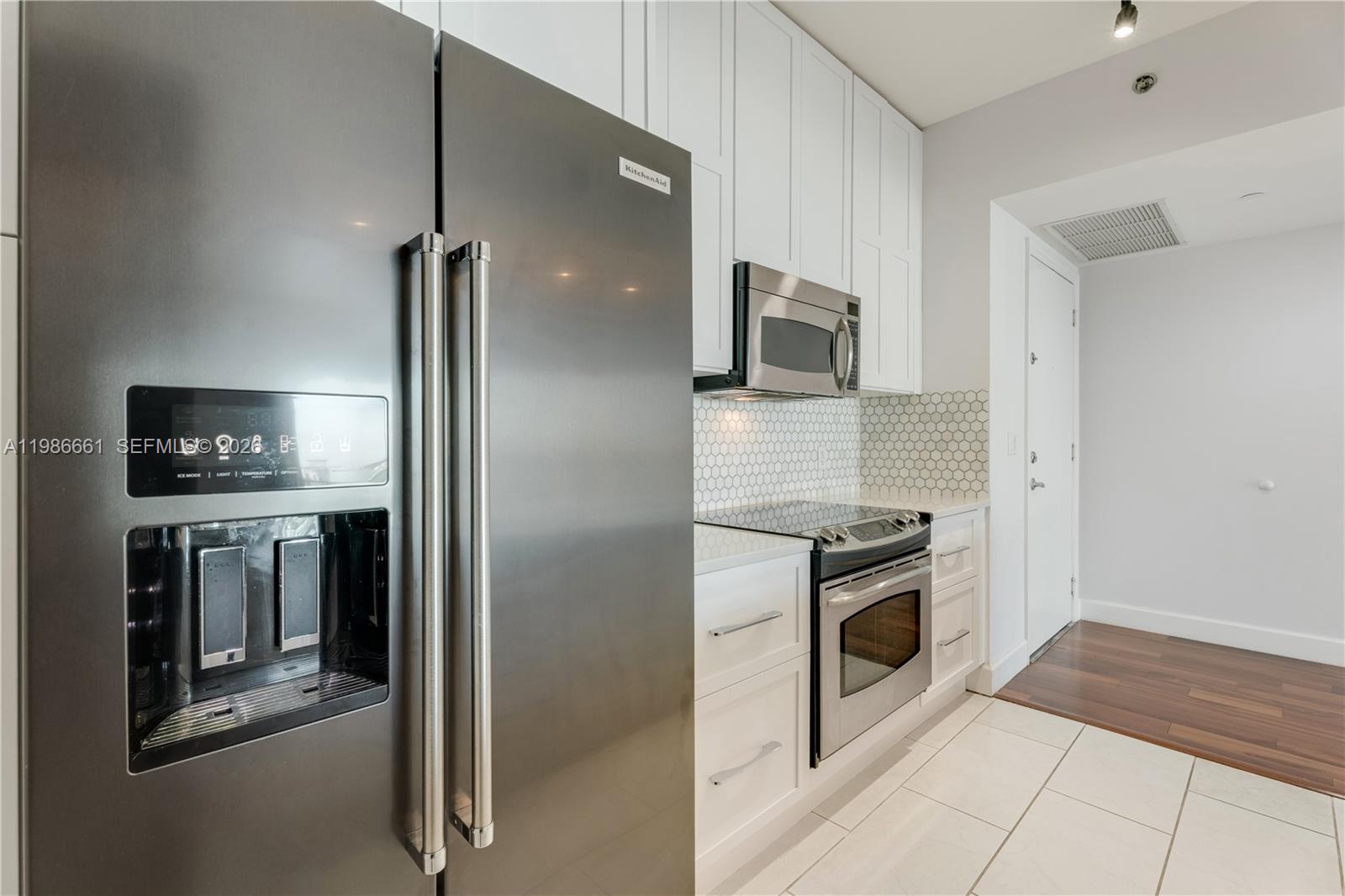 THE PLAZA 901 BRICKELL CO - Residential