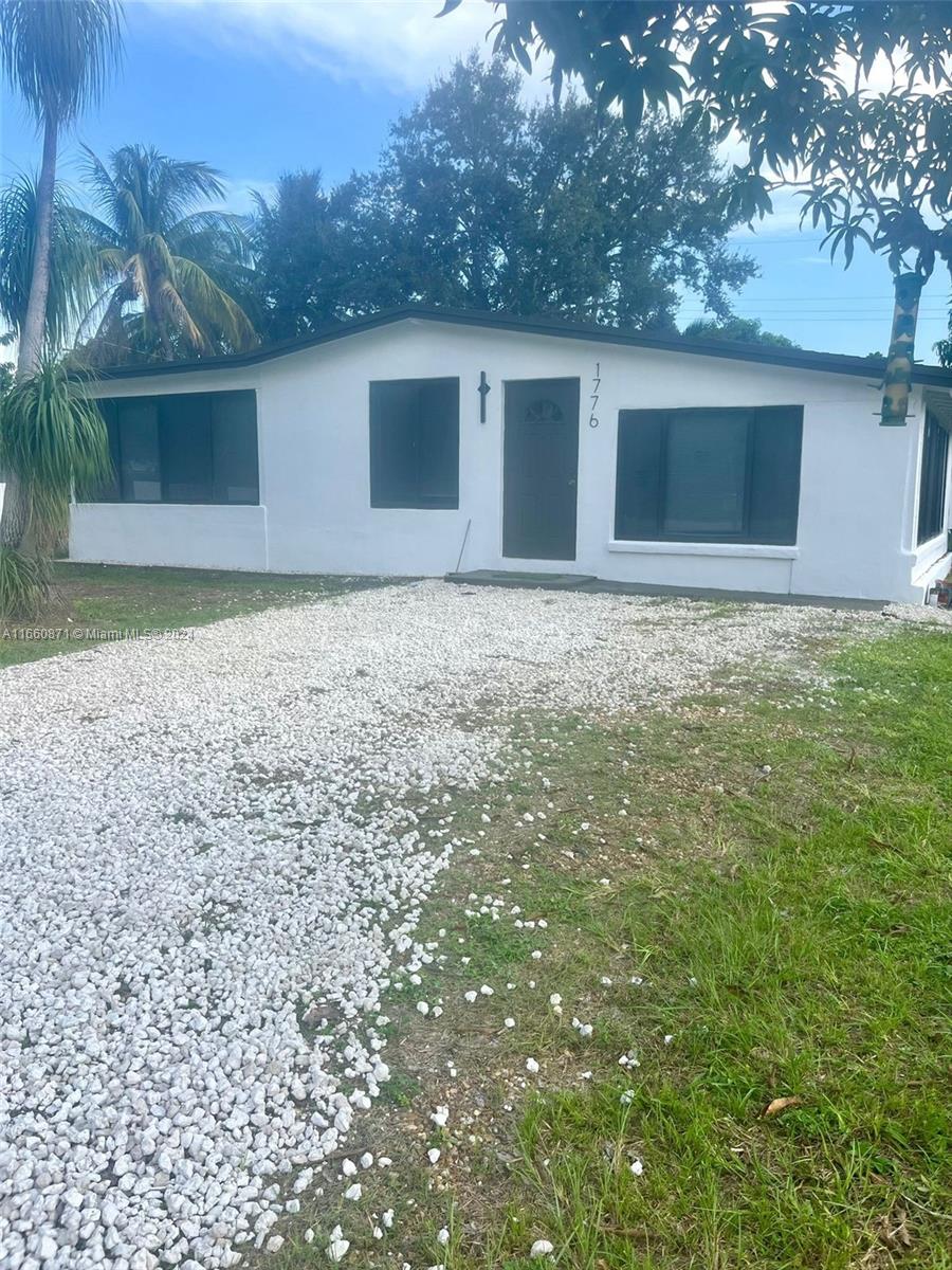 BEAUTIFUL AND LARGE NEWLY REMODELED HOUSE 1 MINUTE FROM AVENTURA. SUPER MODERN HOUSE WITH MANY WINDOWS FOR GREAT NATURAL LIGHT. NEW EVERYTHING INCLUDING KITCHEN AND CENTRAL AIR,THIS ONE IS A MUST SEE. HUGE FRONT AND BACK YARD NEAR ANYTHING YOU NEED INCLUDING HOUSES OF WORSHIP AND THE BEACH. CENTRALLY LOCATED BETWEEN FT. LAUDERDALE, SOUTH BEACH, AND DOWNTOWN MIAMI. QUICK APPROVAL PROCESS.
