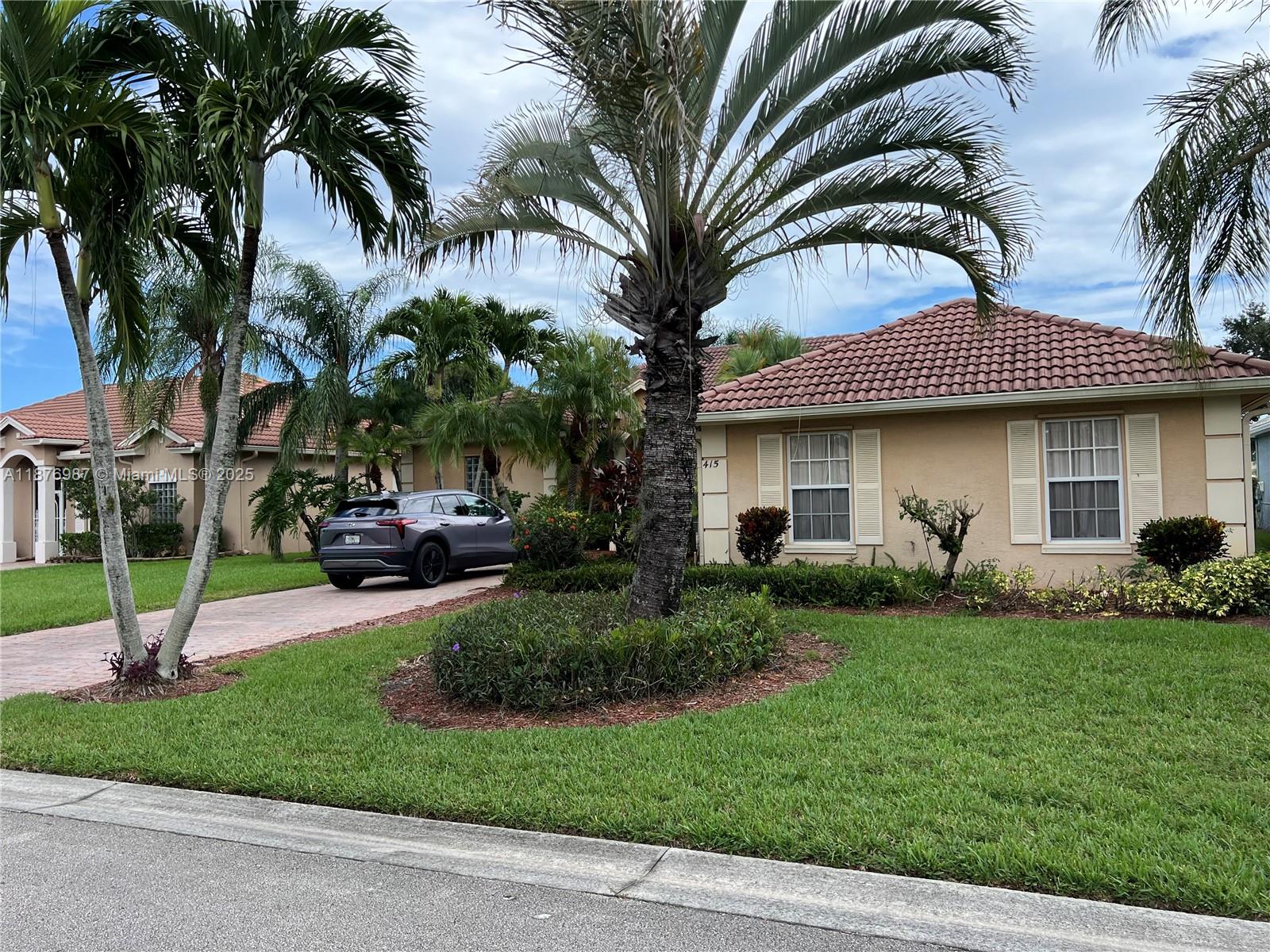 415 NW Dover Ct, Port St Lucie, FL, 34983/$560,000 3 415 NW Dover Ct