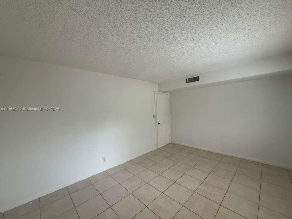 INVERRARY GARDENS CONDO I - Residential Lease