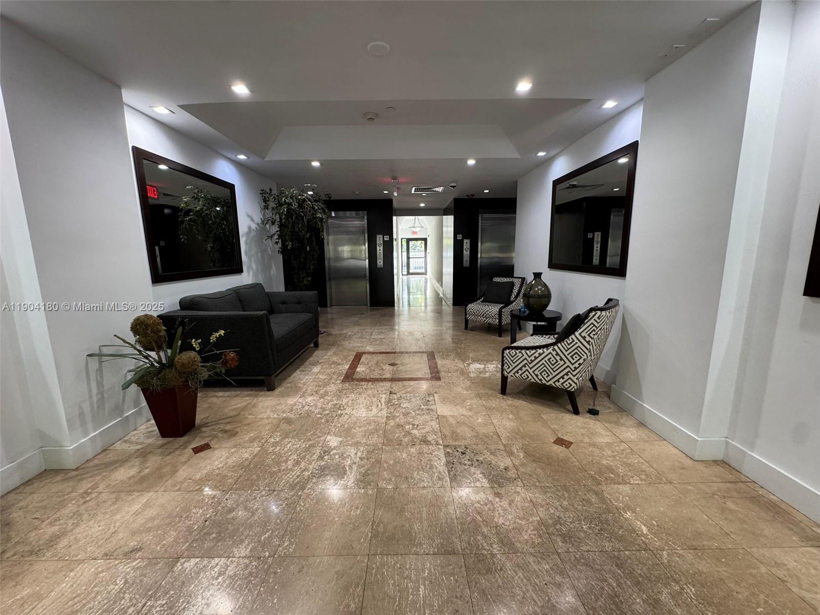 2715 Tigertail Ave 404