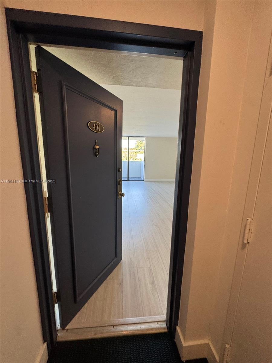 2715 Tigertail Ave 404