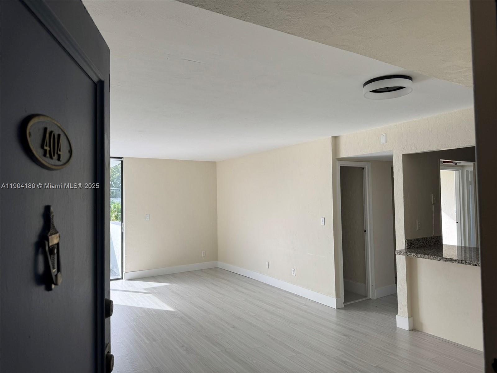 2715 Tigertail Ave 404