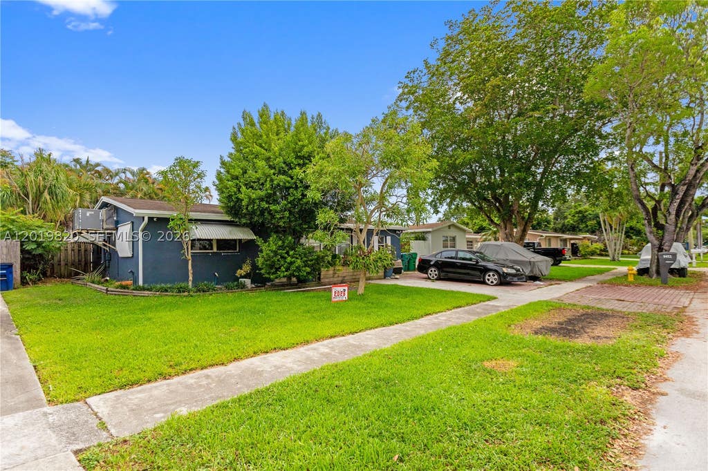 Photo of 9452 SW 52nd Ct, Cooper City, FL 33328 (MLS # A12019820)