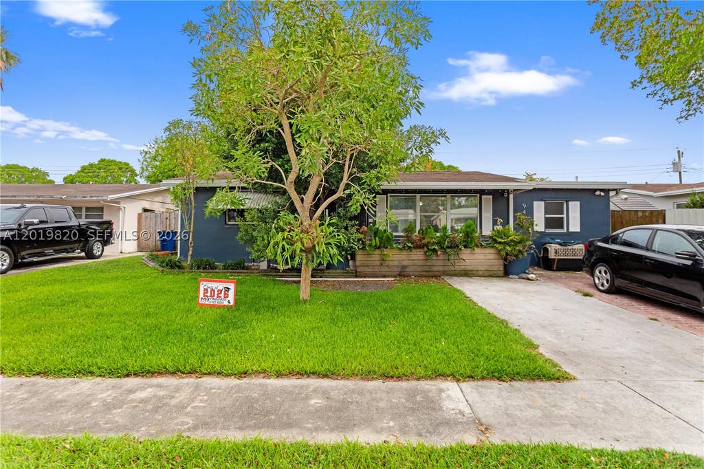 Photo of 9452 SW 52nd Ct, Cooper City, FL 33328 (MLS # A12019820)