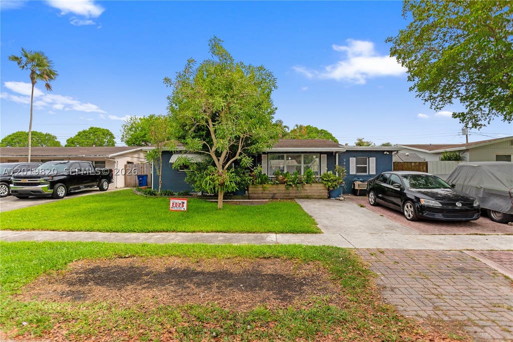 Photo of 9452 SW 52nd Ct, Cooper City, FL 33328 (MLS # A12019820)